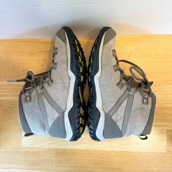 Columbia Women’s Waterproof Hiking Boot Size 6 - Picture 3 of 9